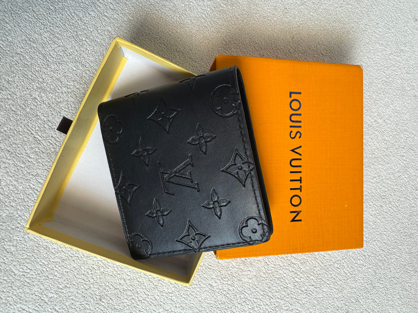 LV MEN WALLET BLACK 01