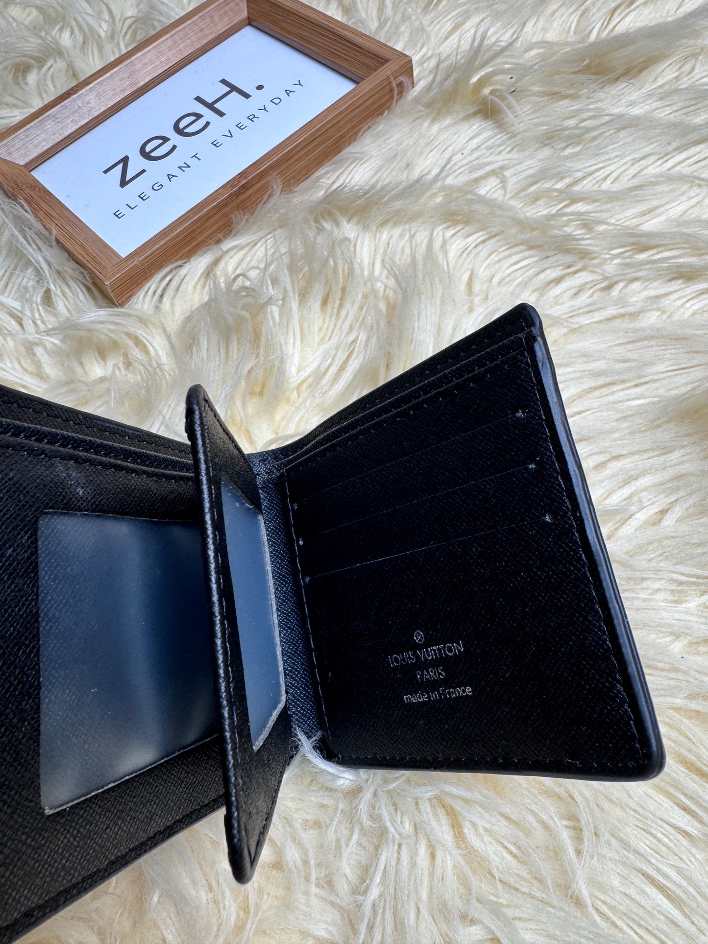 LV MEN WALLET BLACK 01