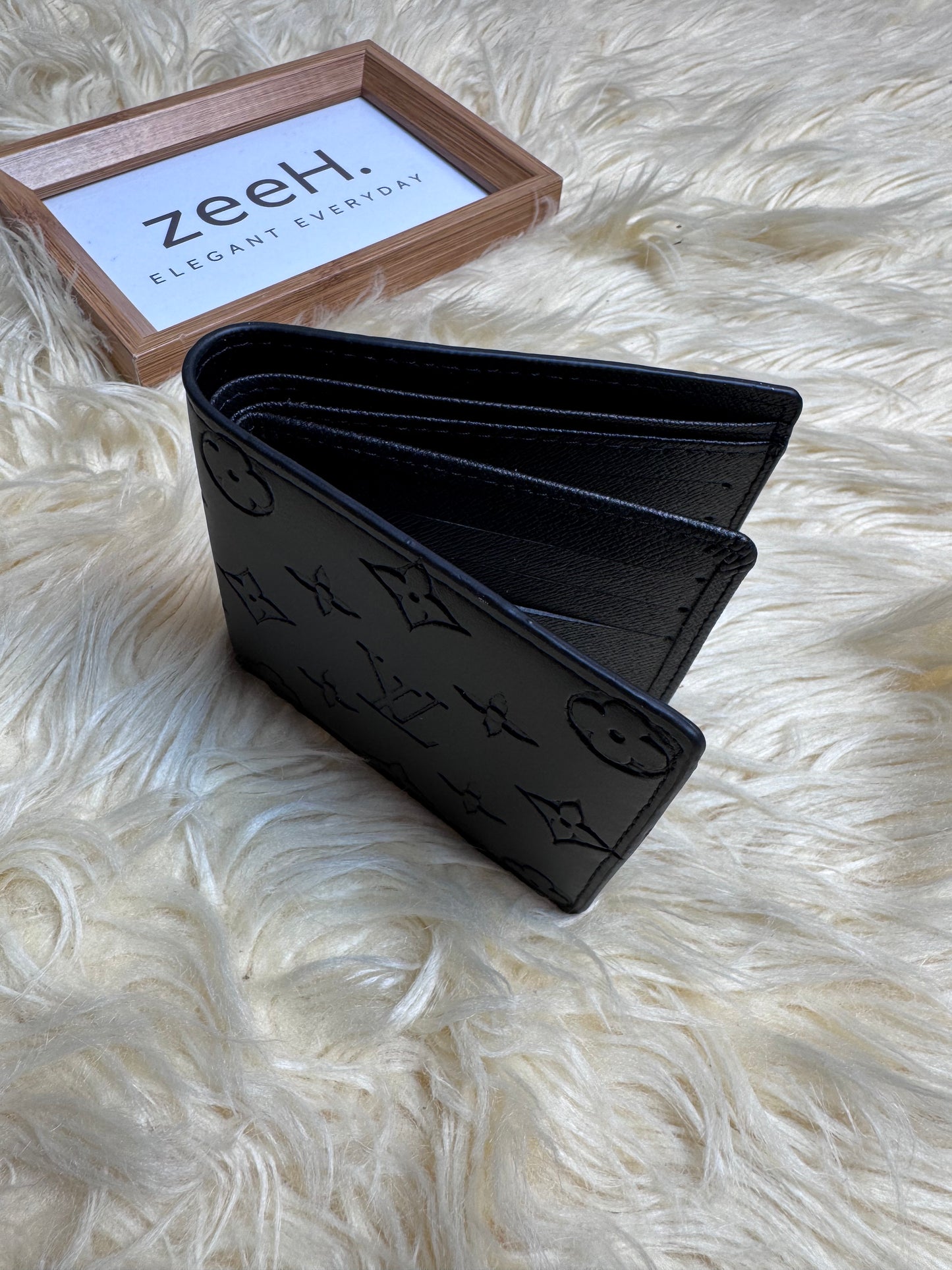 LV MEN WALLET BLACK 01